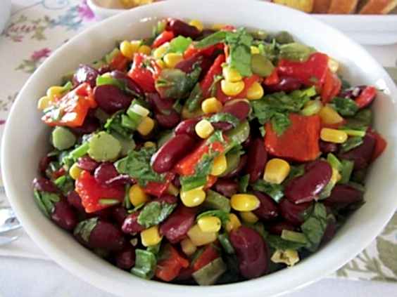 Kırmızı Fasulyeli Kinoa Salatası