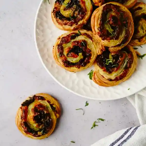 Besleyici ve Lezzetli Rulo Börek